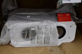 A pre-owned Polk Audio Signature S30 American centre channel speaker (Some damage to casing).