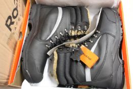 Five pairs of as new Rock Fall RF001 Alaska Freezer safety boots (All UK 10).