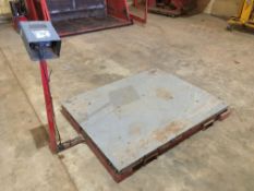 Platform weigher with screen
