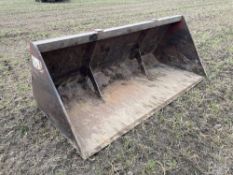 JCB general purpose bucket with Q-Fit attachments