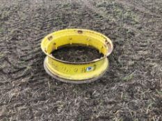 Single John Deere rim no centre