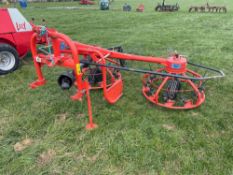 2014 Kuhn Haybob 300 twin rota tedder/rake linkage mounted. Serial No: VGTH226199. ​​​​​​​N.B. Instr