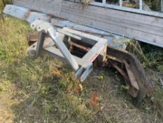 Moulton galvanised yard scraper