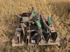 Quantity Cousins Patriot wearing parts