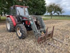 Case International 4230 4wd tractor with Quicke loader and pallet tines. Reg No: R577 VAU. Hours: 61