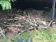Quantity of firewood / logs, located in the yard