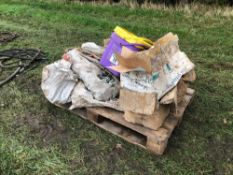 Quantity roofing nails and fixings