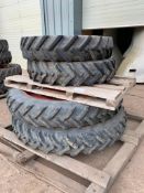 Massey Ferguson / Claas Row Crops, Front 12.4 R36, Rear 300/95 R52
