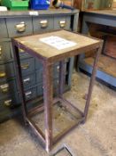 Metal Stand - 32cm x 46cm x 38cm Stored Gorleston, Norfolk. No VAT on this lot.