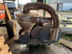 Kongskilde sucker/blower - SUCT 300, with pipes and attachments, not tested.