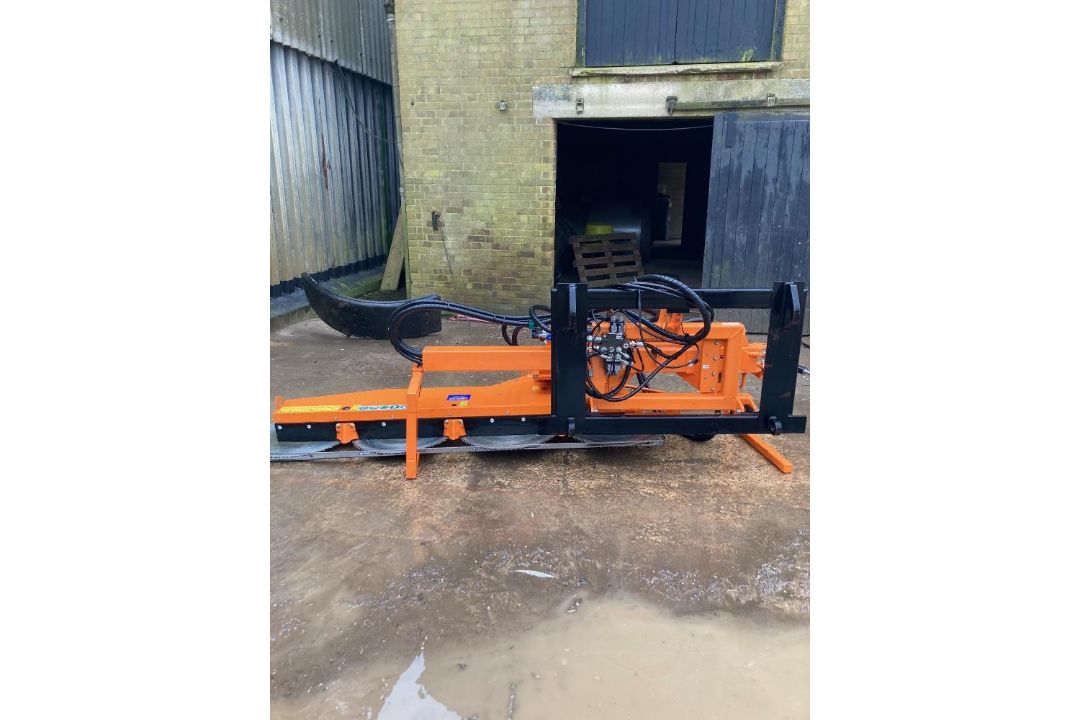 Samaz PT4-250 Saw blade with JCB brackets. 2.5m wide and 4 blades . Year 2016 - used twice. - Image 6 of 8