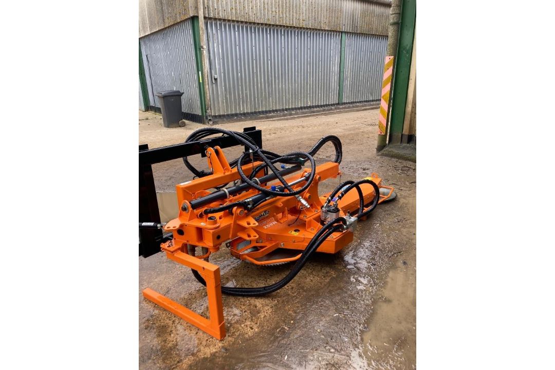 Samaz PT4-250 Saw blade with JCB brackets. 2.5m wide and 4 blades . Year 2016 - used twice. - Image 3 of 8