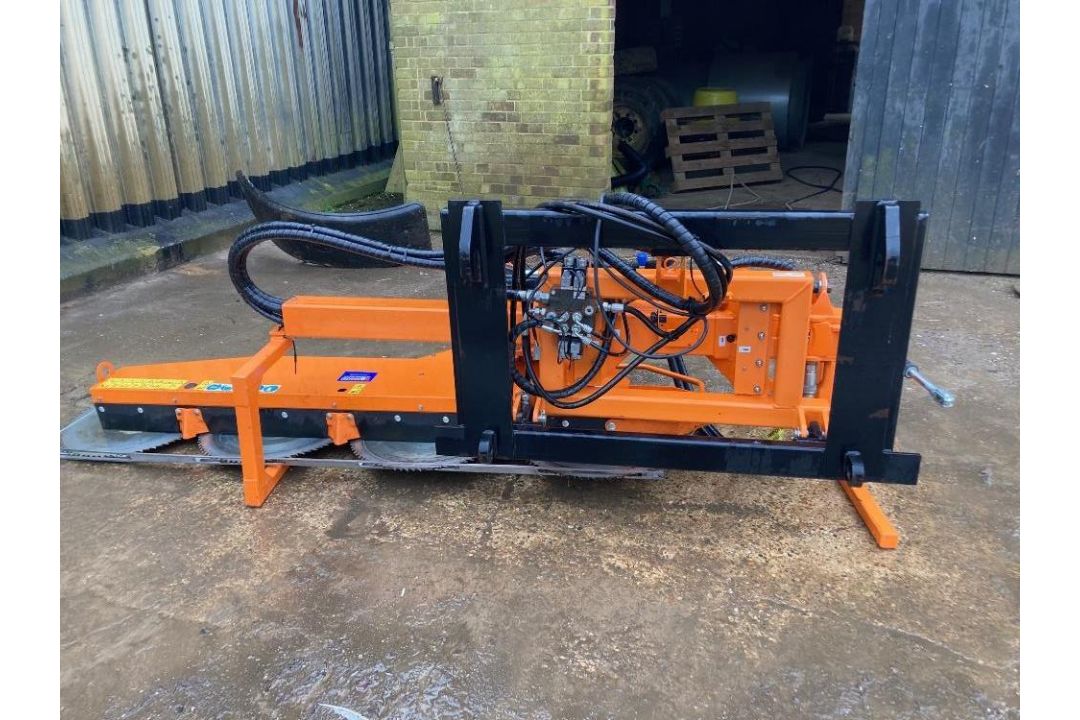 Samaz PT4-250 Saw blade with JCB brackets. 2.5m wide and 4 blades . Year 2016 - used twice. - Image 4 of 8