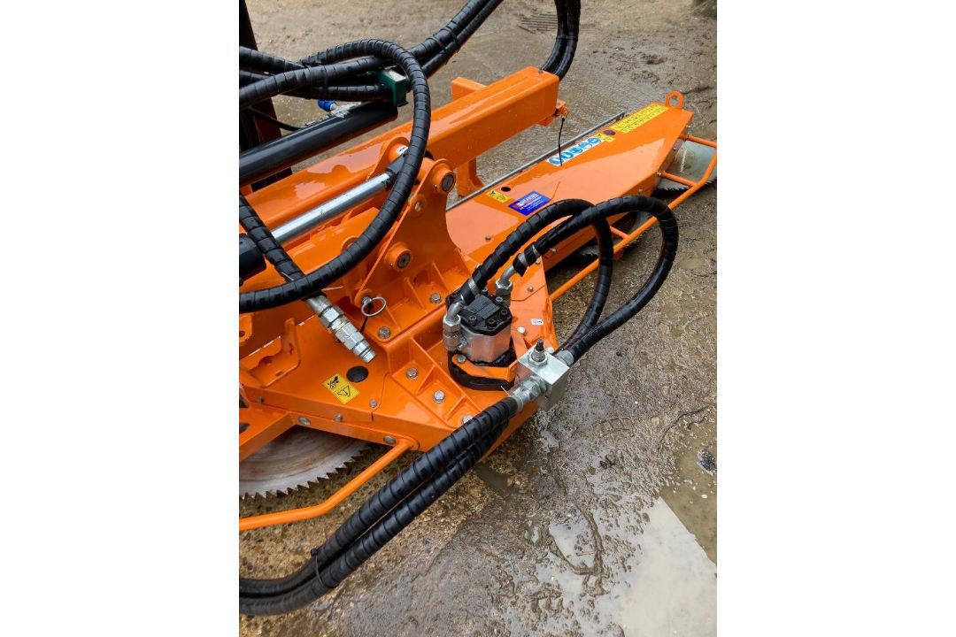 Samaz PT4-250 Saw blade with JCB brackets. 2.5m wide and 4 blades . Year 2016 - used twice. - Image 7 of 8