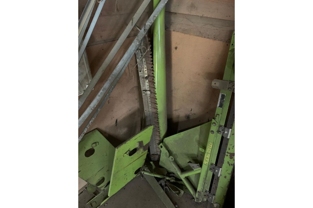 Combine Side knife and rape extension kit for Lexion 480. Stored near West Grinstead, Sussex. - Image 2 of 3