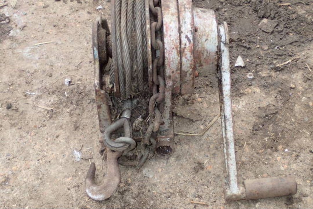 1 ton Mann Everton winch. Stored near Harleston, Norfolk. - Image 1 of 3