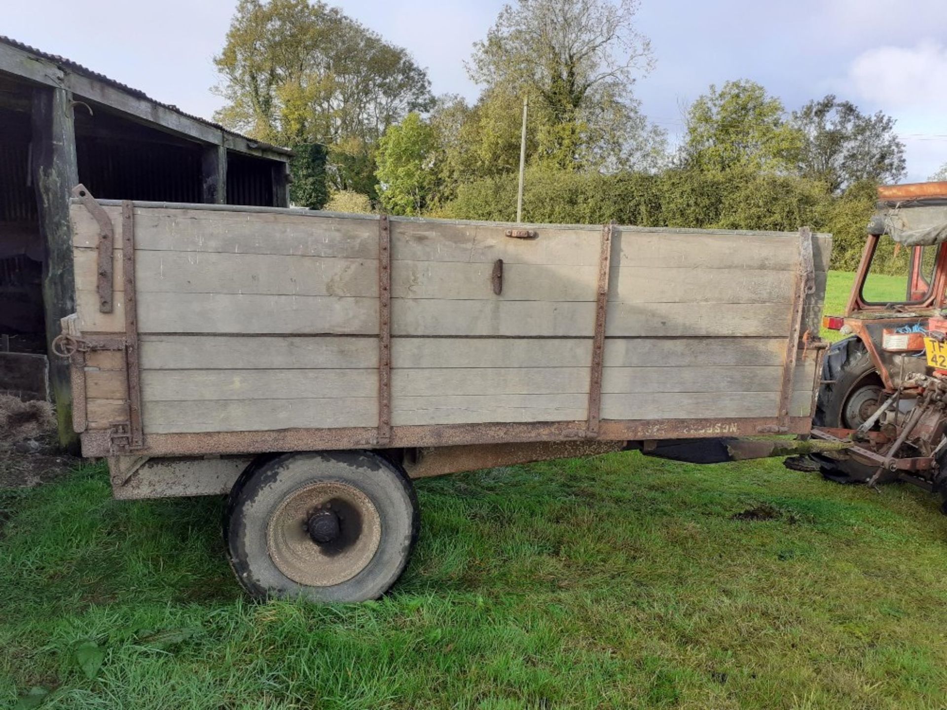 Massey Ferguson hydraulic tipping trailer, wooden floor and sides. Stored near Bungay, Suffolk. - Image 2 of 7
