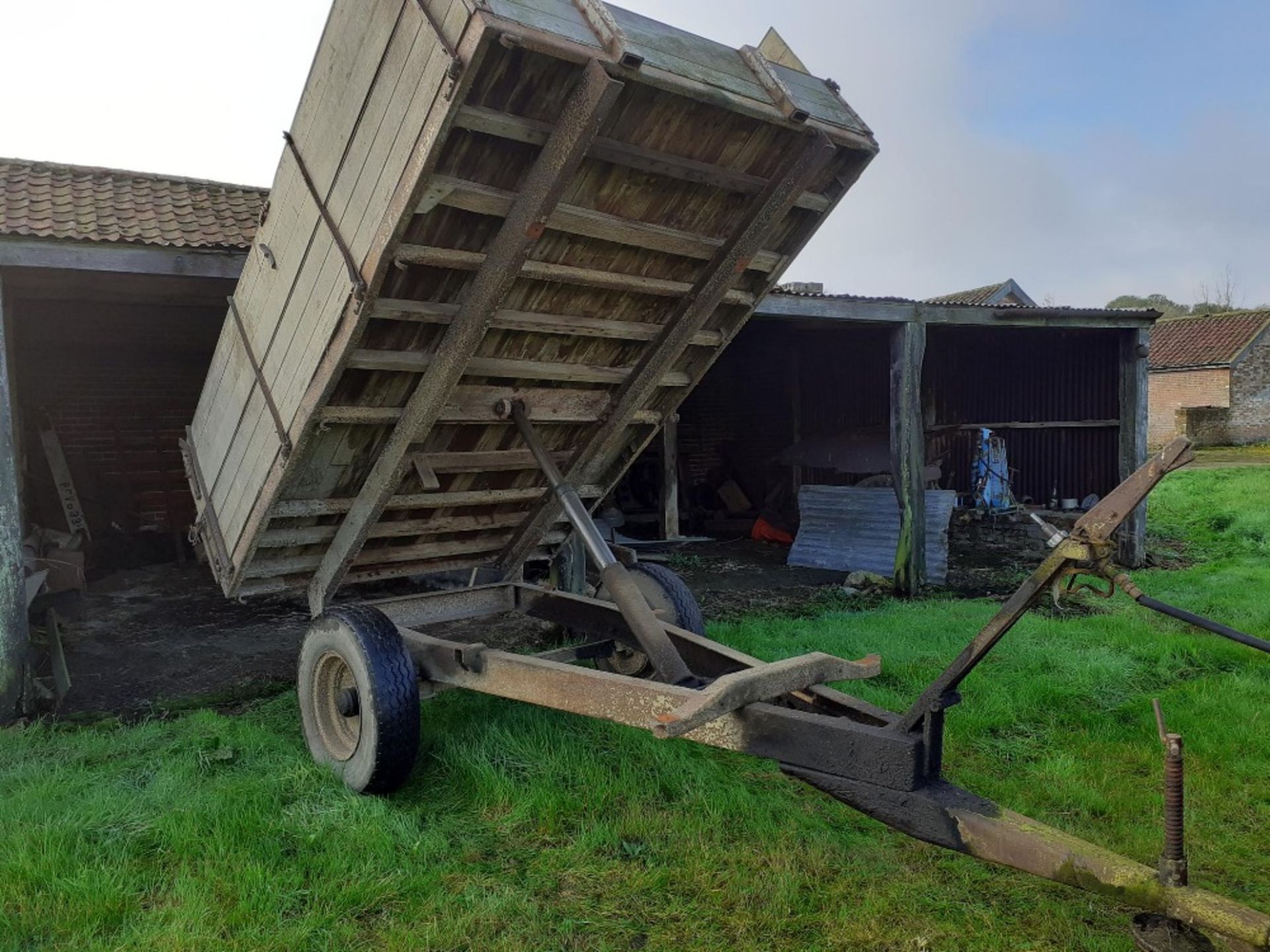Massey Ferguson hydraulic tipping trailer, wooden floor and sides. Stored near Bungay, Suffolk. - Image 4 of 7