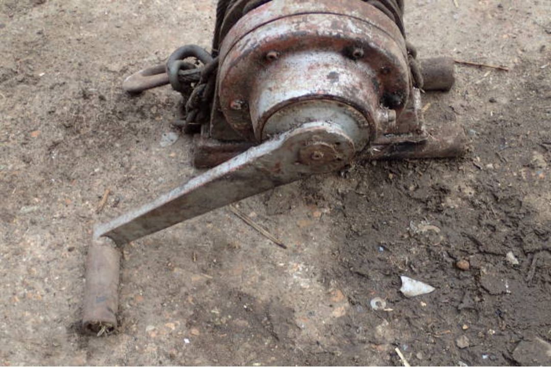 1 ton Mann Everton winch. Stored near Harleston, Norfolk. - Image 2 of 3