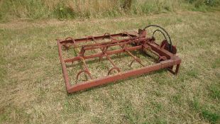 Flat 8 bale grab. Stored near Palgrave, Suffolk. No VAT on this item.