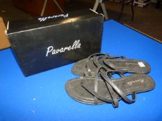 *Pavarella Size: 6 Black Shoes