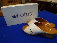 *Lotus Size: 8 White Patterned Shoes