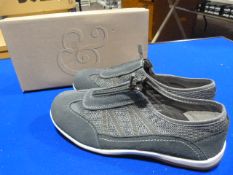 *Fleet & Foster Size: 8 Grey Shoes