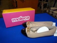 *Moleca Size: 7 Beige/Black Shoes