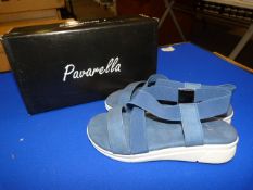 *Pavarella Size: 4 Navy Shoes