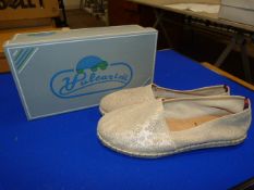 *Vulcarini Size: 38 Beige Shoes
