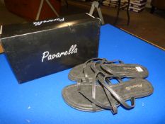 *Pavarella Size: 5 Black Shoes