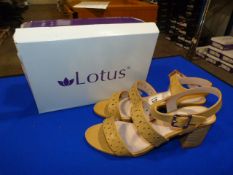*Lotus Size: 7 Yellow Shoes