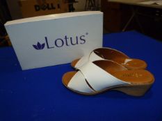*Lotus Size: 5 White Patterned Shoes