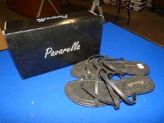 *Pavarella Size: 6 Black Shoes
