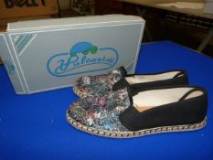 *Vulcarini Size: 40 Black Shoes
