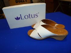 *Lotus Size: 6 White Patterned Shoes
