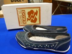 *Down to Earth Size: 3 Navy Shoes