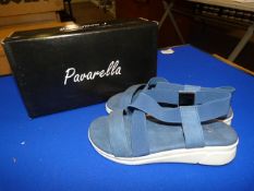 *Pavarella Size: 4 Navy Shoes