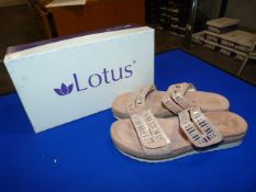 *Lotus Size: 4 Pink Shoes