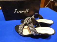 *Pavarella Size: 6 Black Shoes