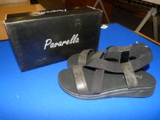 *Pavarella Size: 4 Black Shoes
