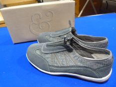 *Fleet & Foster Size: 3 Grey Shoes