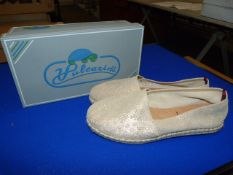 *Vulcarini Size: 40 Beige Shoes