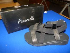 *Pavarella Size: 7 Black Shoes