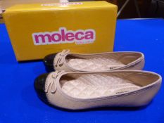 *Moleca Size: 38 Beige & Black Shoes