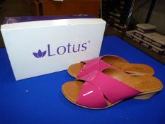 *Lotus Size: 6 Pink Patterned Shoes