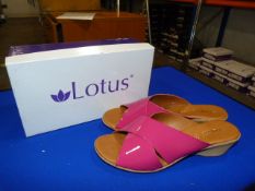 *Lotus Size: 5 Pink Patterned Shoes