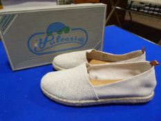 *Vulcarini Size: 38 Platter Shoes