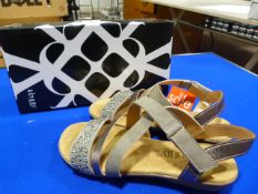 *Identity Size: 39 Pewter Shoes