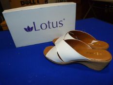 *Lotus Size: 5 White Patterned Shoes